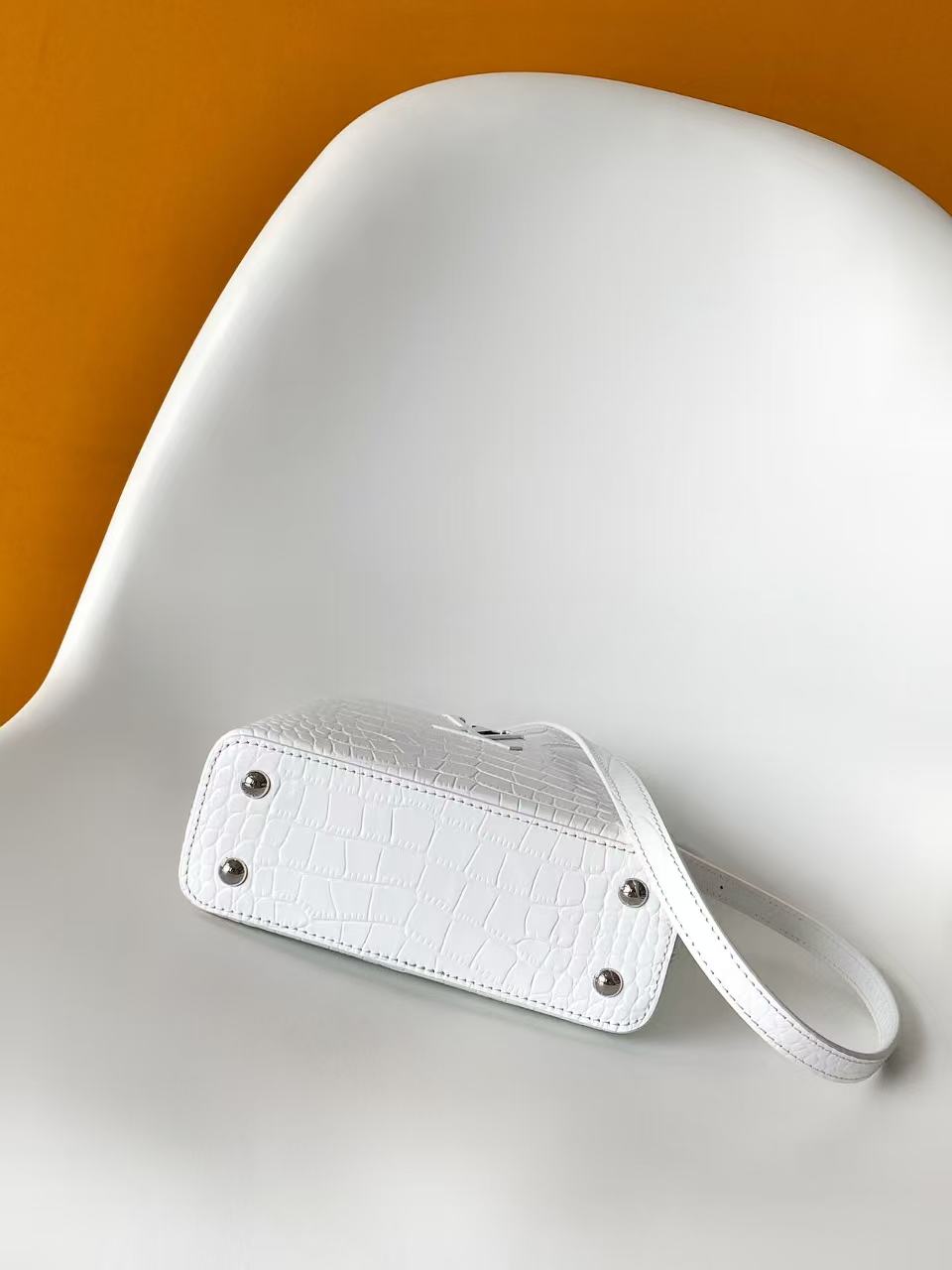 Catalogue article 988a1efa7d — view 4