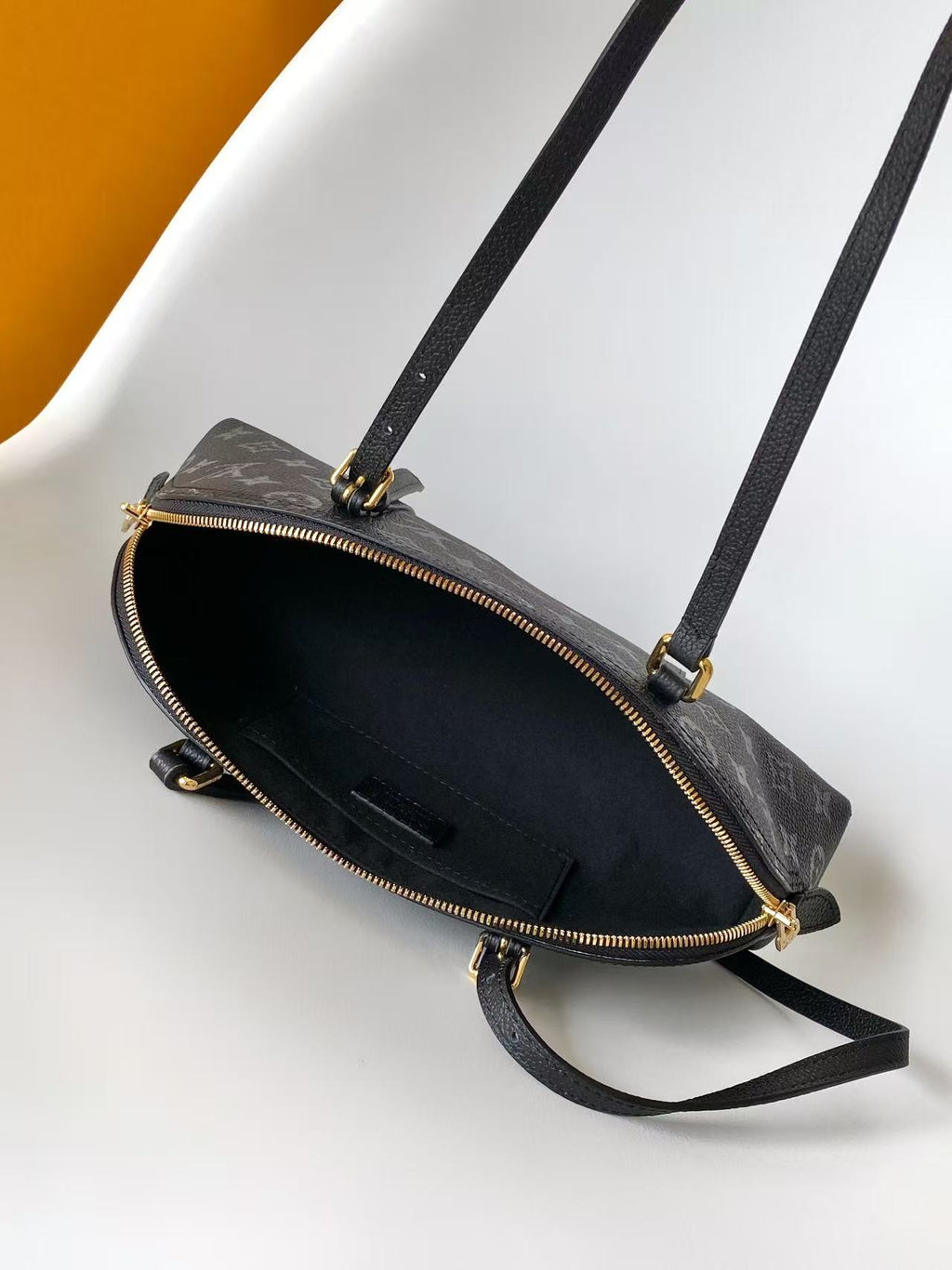 Catalogue article 2469be5406 — view 8