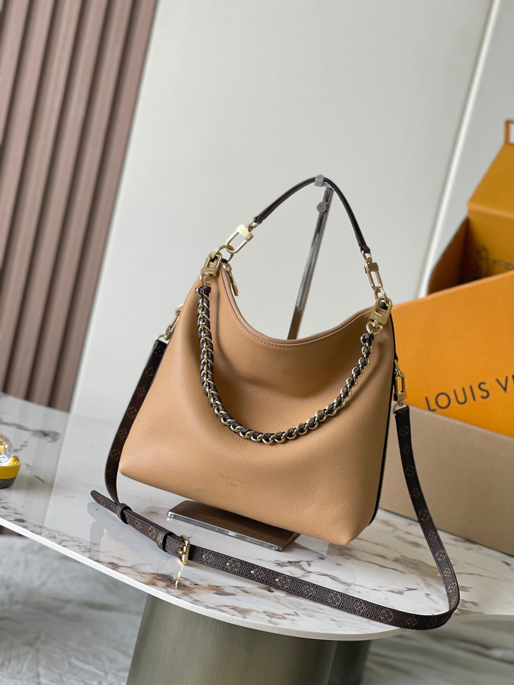 Catalogue article 9fb4f8c3ea — view 1