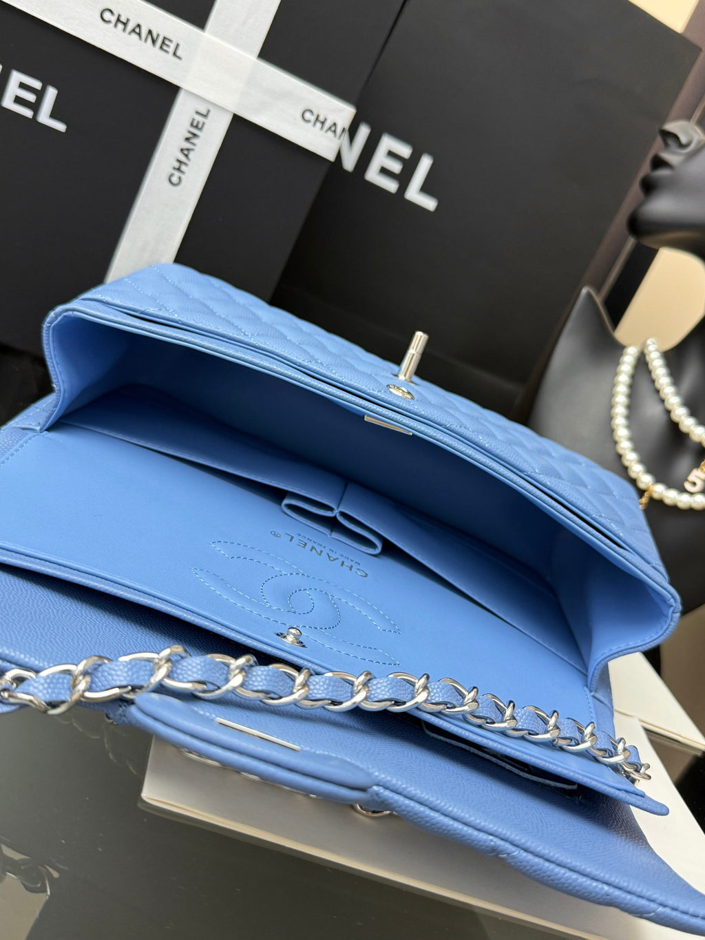 Catalogue article c1aed6be9d — view 6