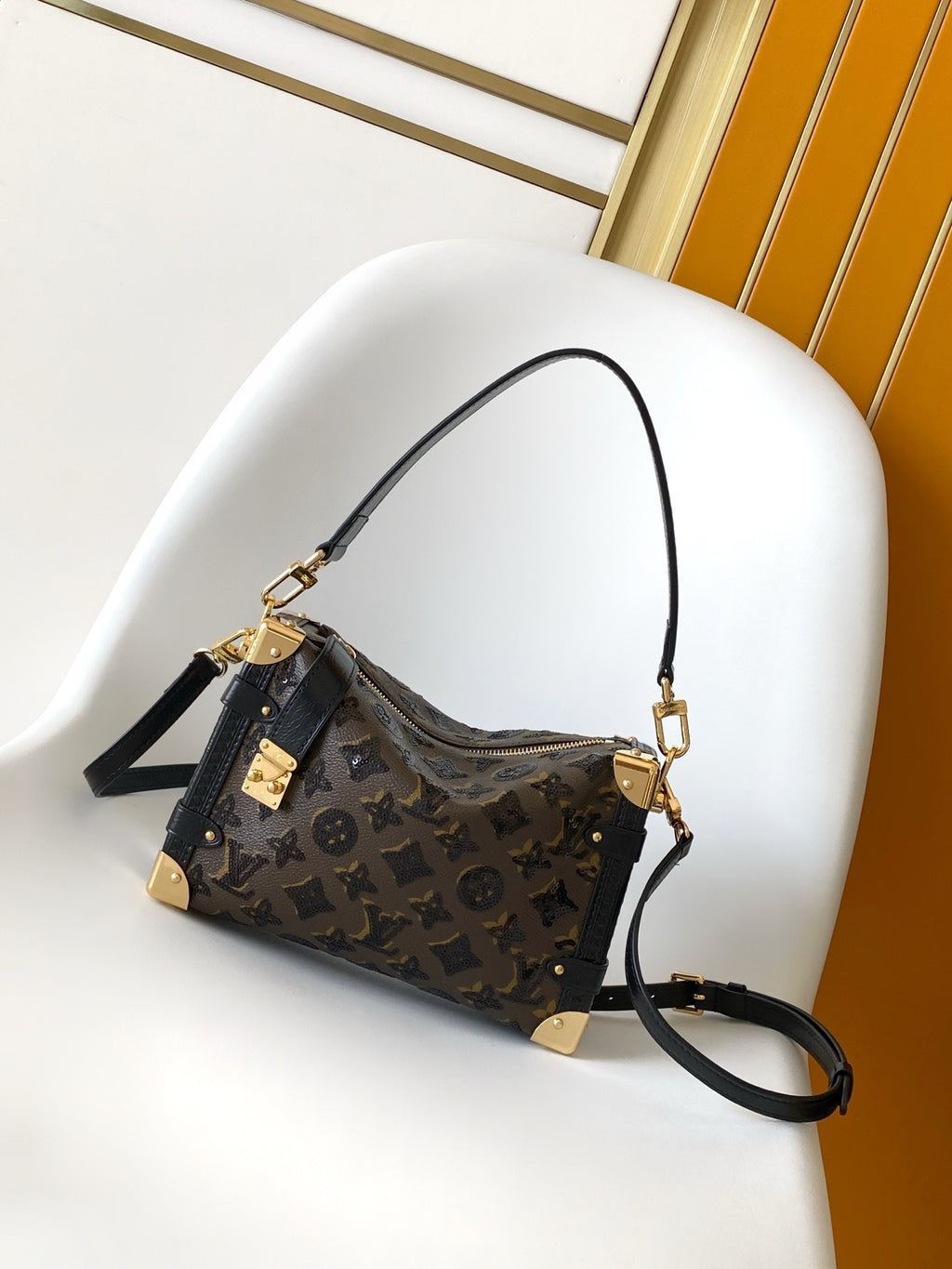 Catalogue article 1b505c8833 — view 1