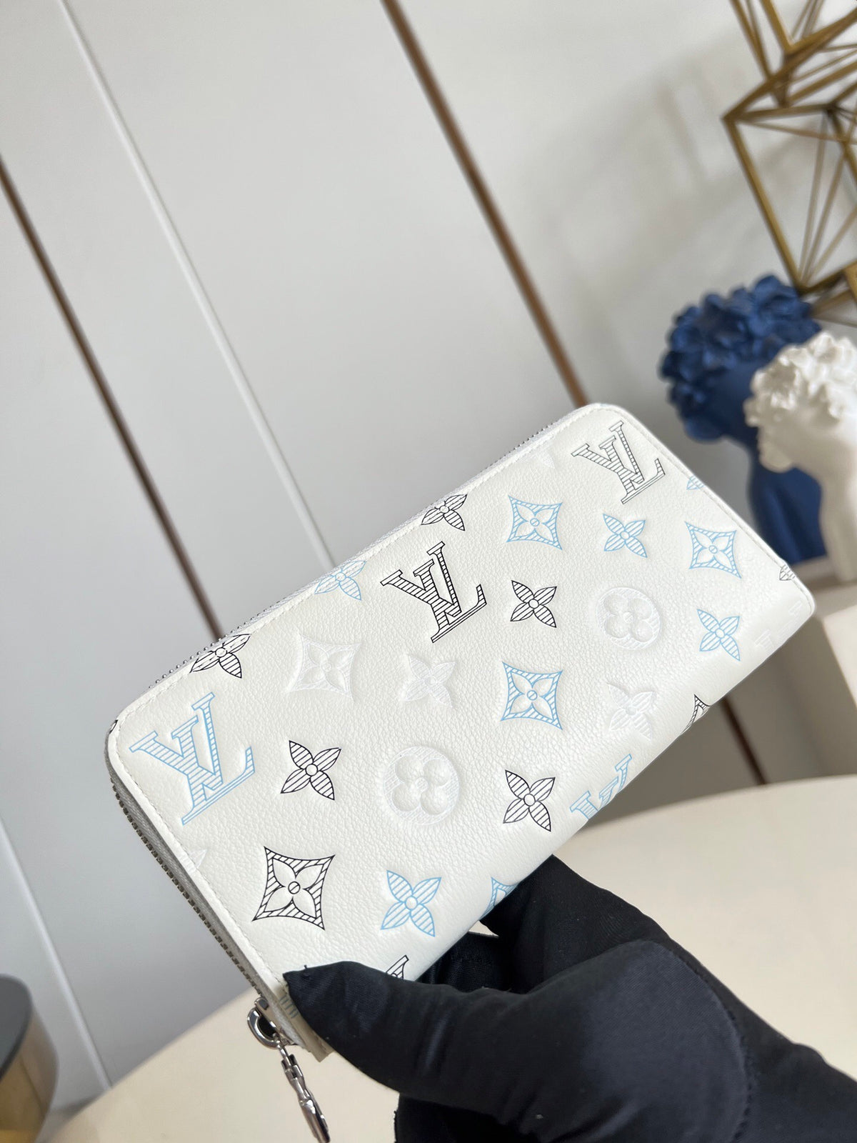 Catalogue article 26a6ee60d8 — view 1