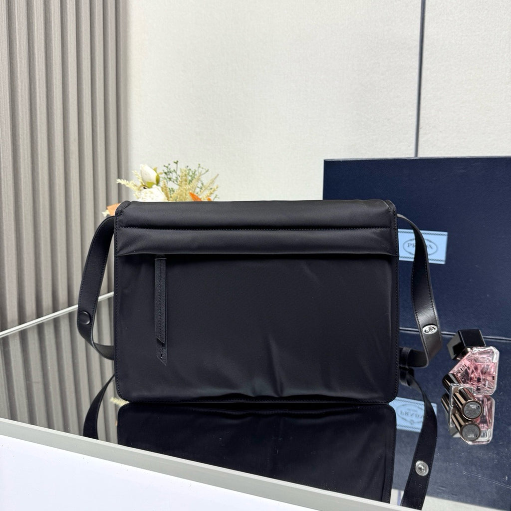 Catalogue article 3e0bb239a9 — view 2