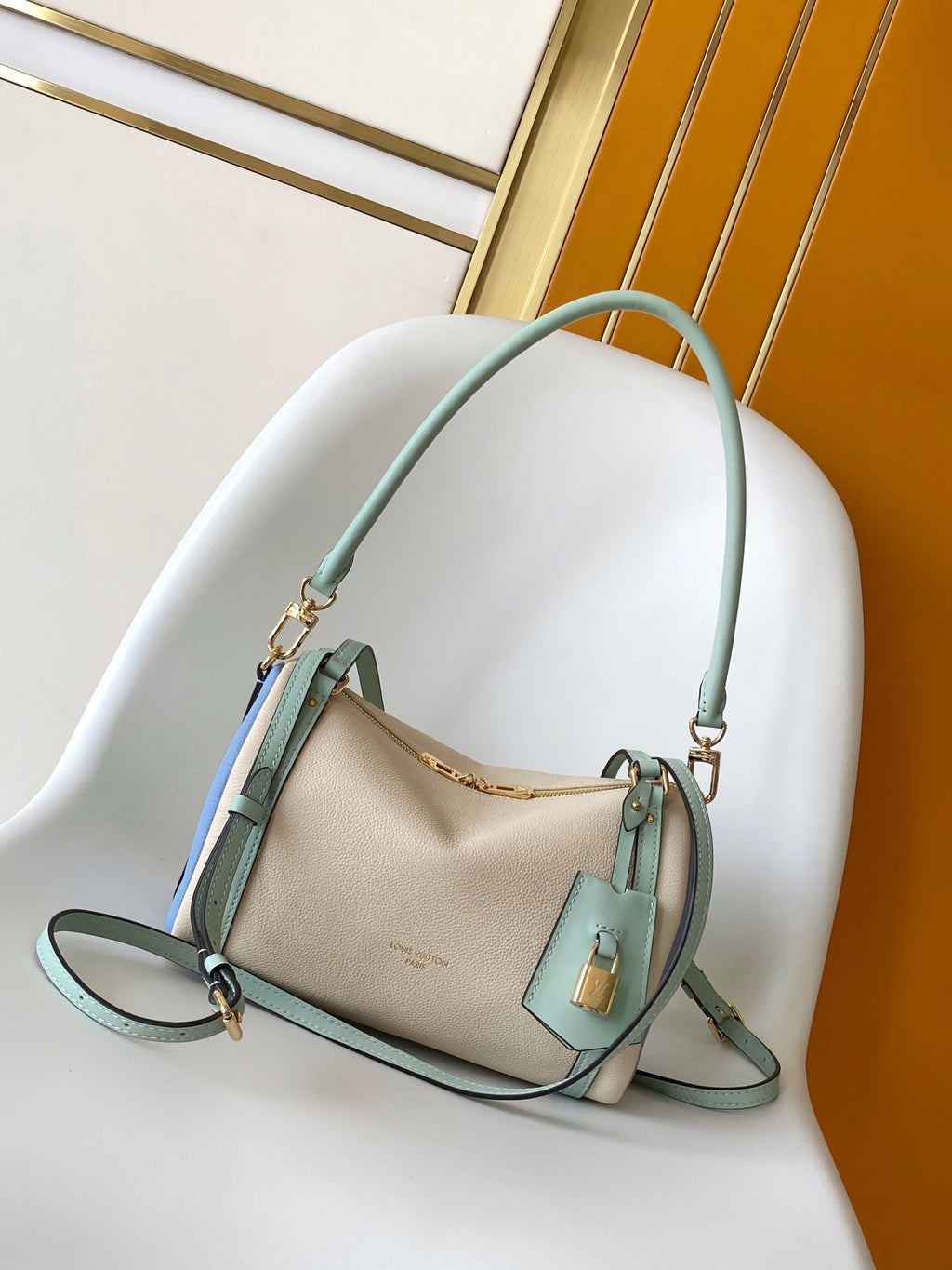 Catalogue article 431f502358 — view 1