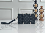 Louis Vuitton Wallets and Card Holders M20249 — Catalogue 114013
