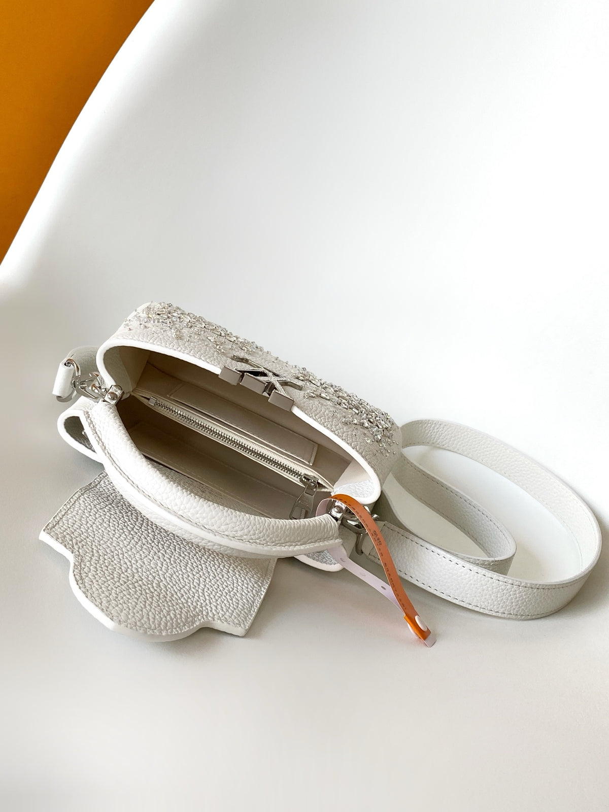 Catalogue article 03884eb574 — view 8