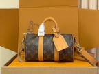 Louis Vuitton M28957 — Catalogue 121113