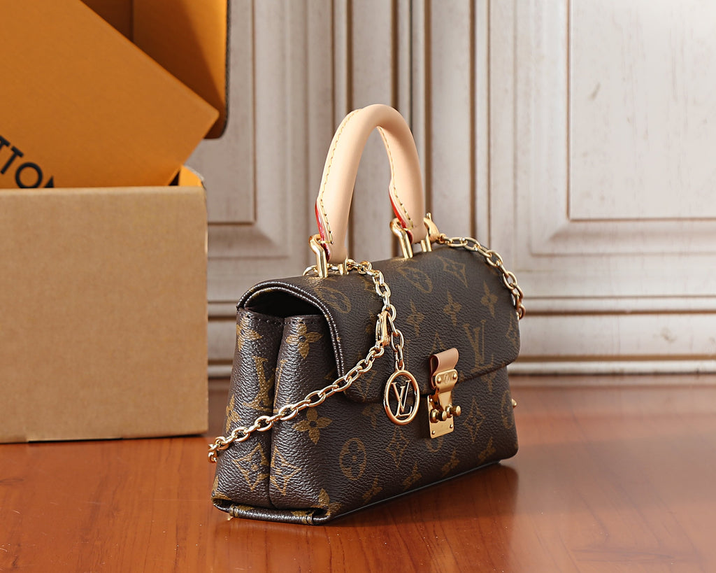 Catalogue article 045c428670 — view 2