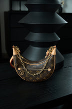 Louis Vuitton Loop — Monogram — Article 1052
