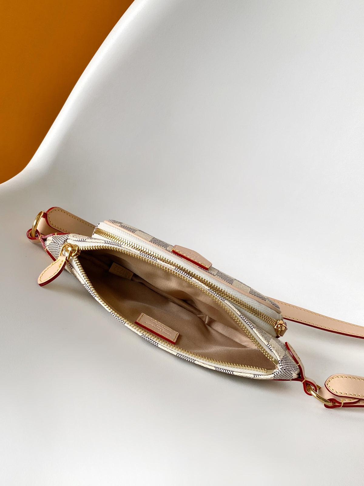 Catalogue article 2844454852 — view 8