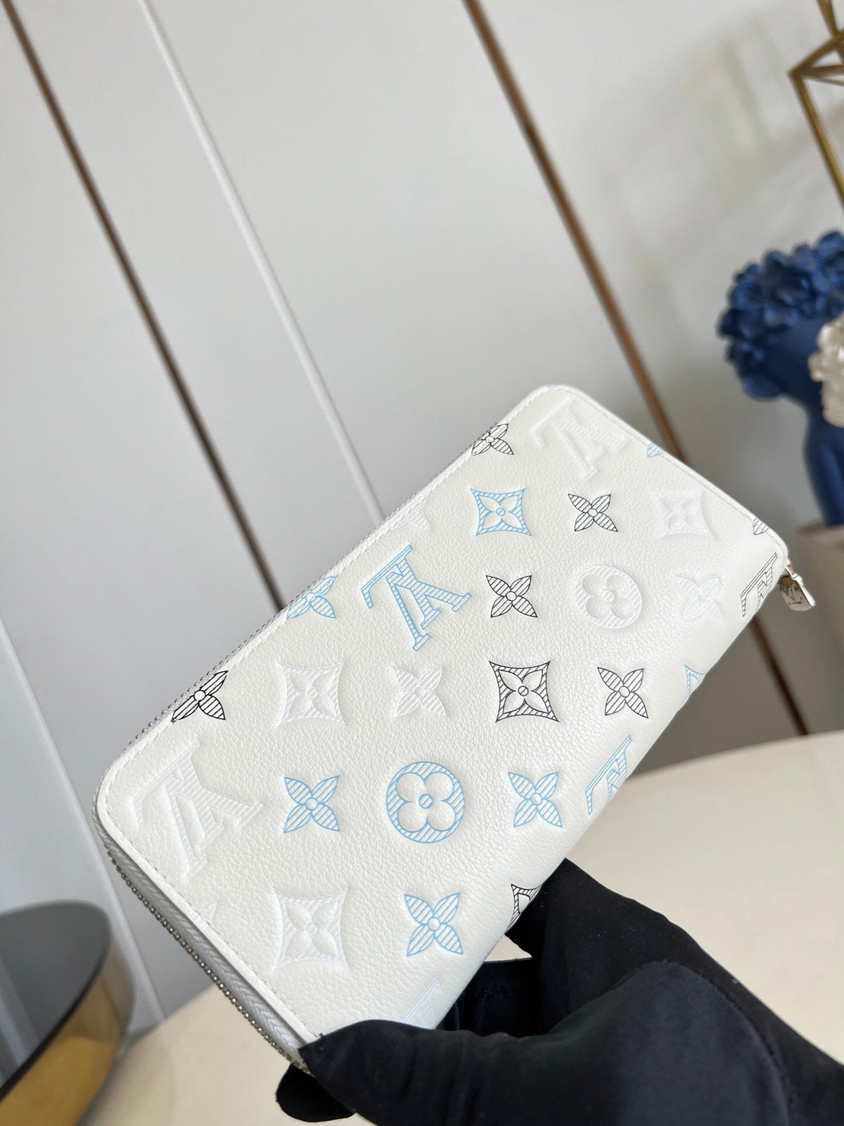 Catalogue article 26a6ee60d8 — view 3