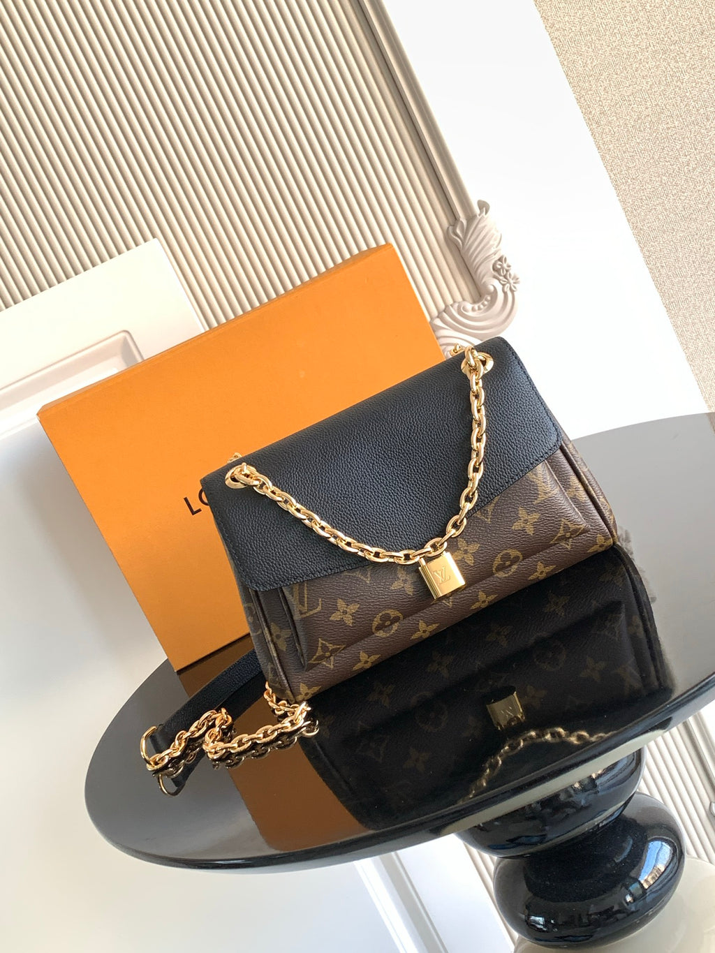 Catalogue article 1c12588bb1 — view 1