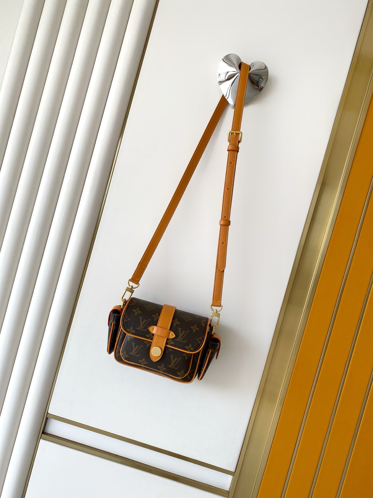Catalogue article 2c2ee4b392 — view 1
