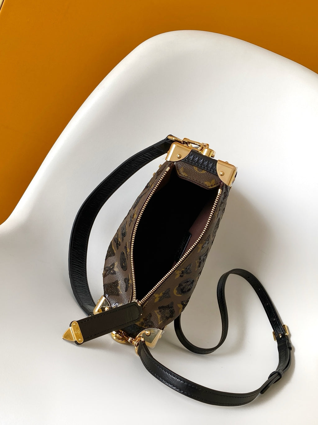 Catalogue article 1b505c8833 — view 8