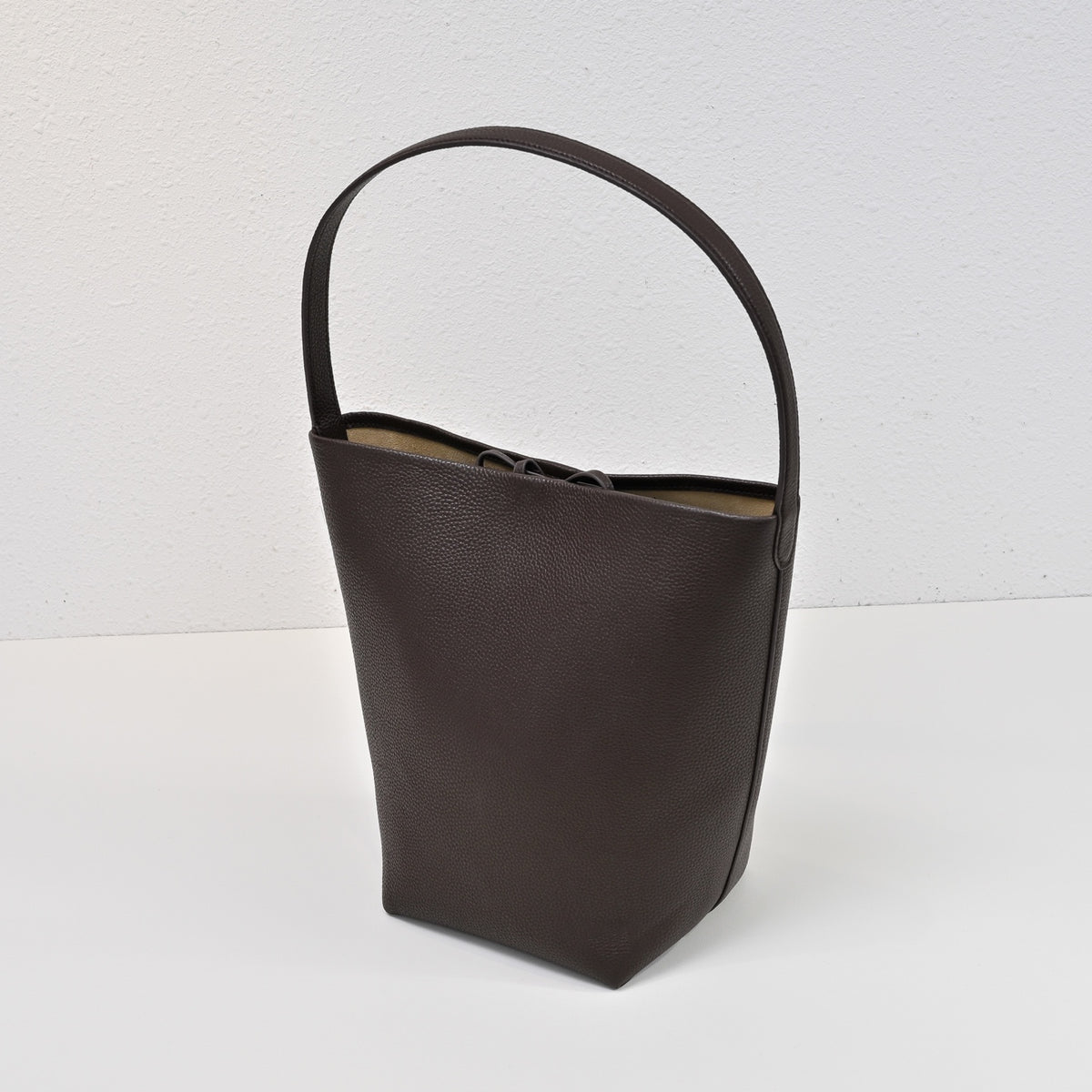Catalogue article 5e08272468 — view 3