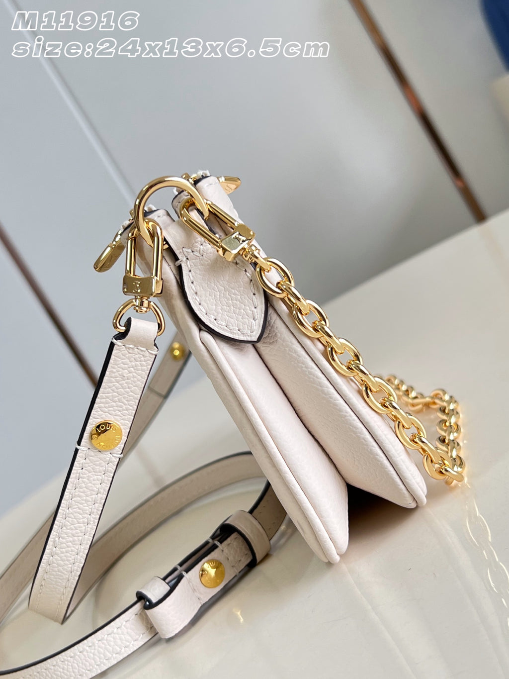 Catalogue article 3853936576 — view 3