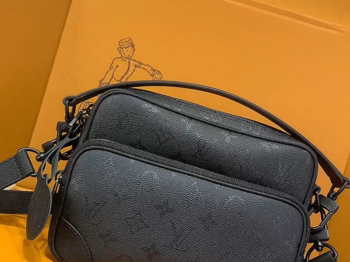 Catalogue article 2806829557 — view 1