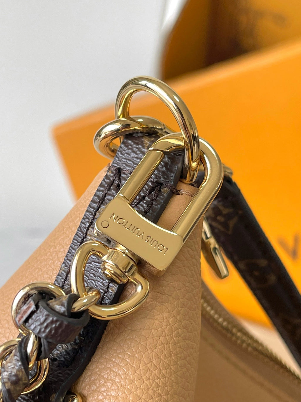 Catalogue article 9fb4f8c3ea — view 6