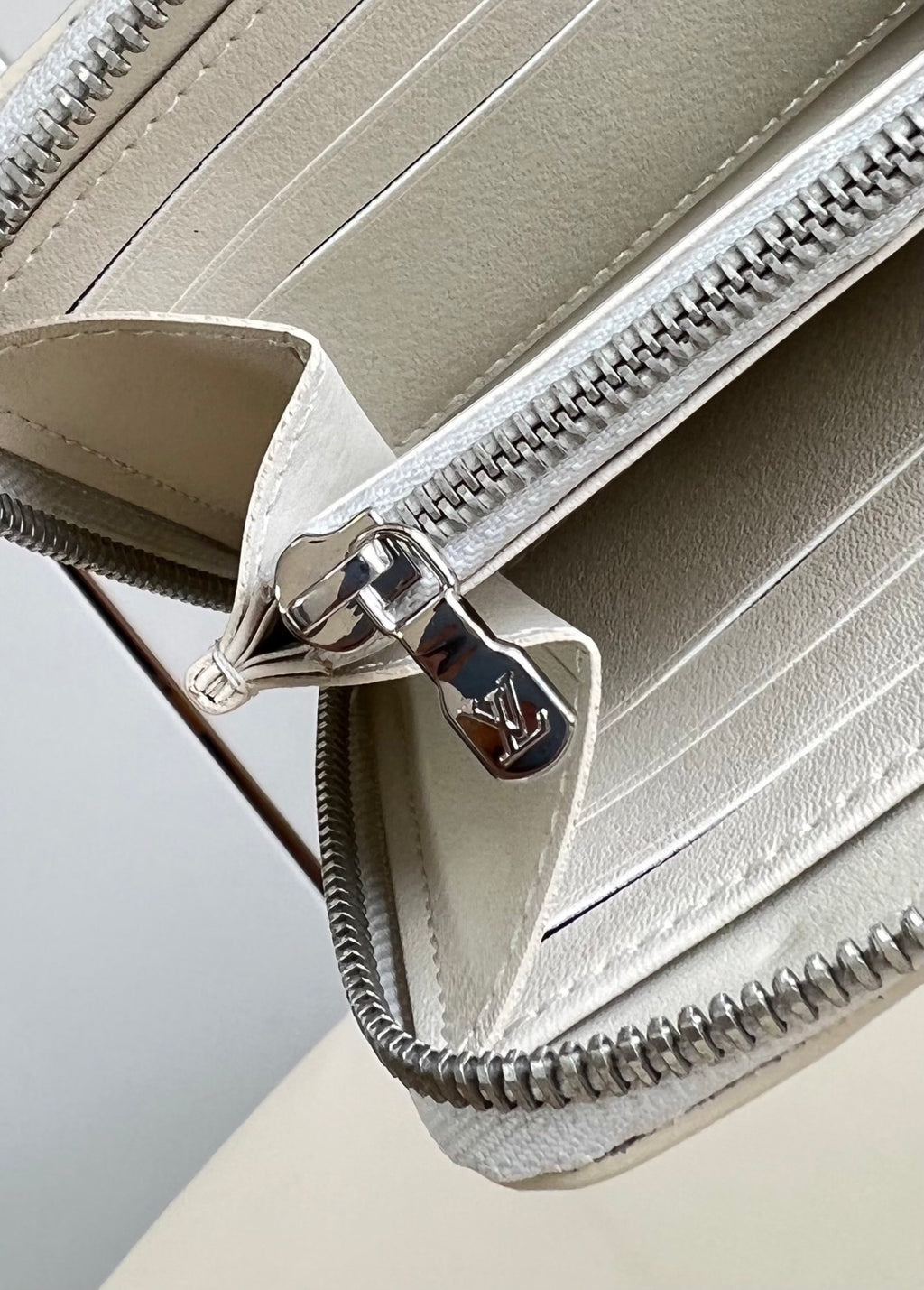 Catalogue article 26a6ee60d8 — view 8