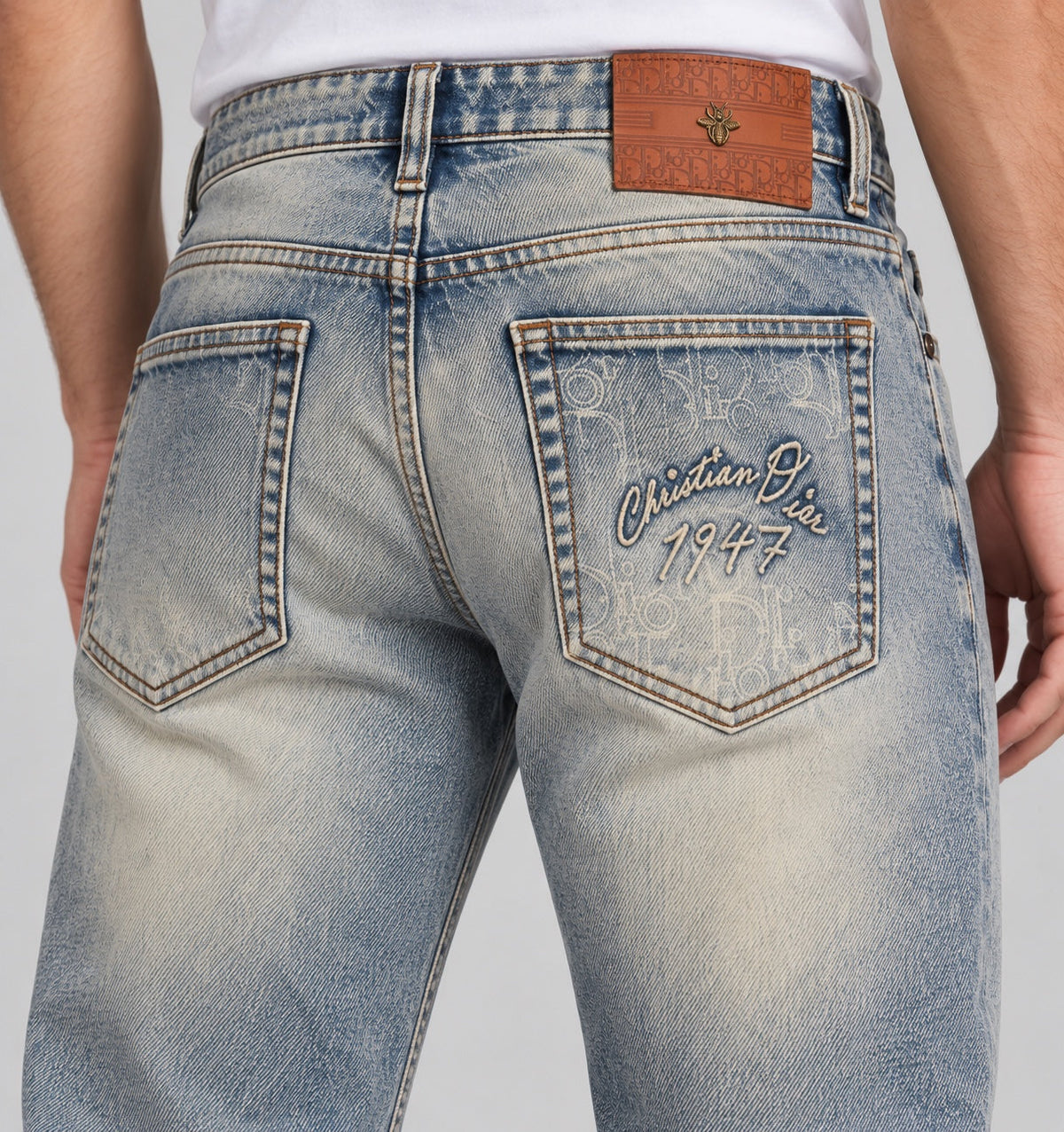 Men’s Straight-Fit Jeans – Vintage Light Blue - back detail