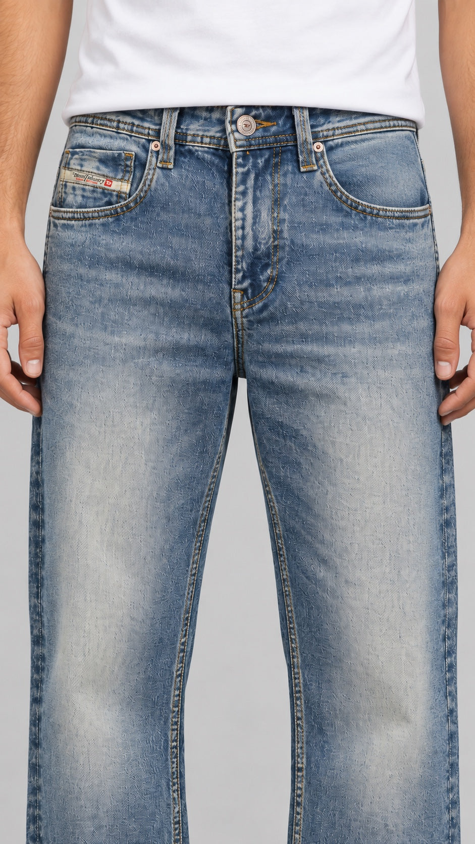 DSL — Men’s Wide-Bottom Straight-Fit Jeans – Light Vintage Blue — front detail