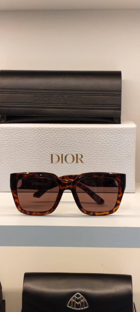 CD — Tortoiseshell Brown Square Sunglasses – Model 3 - actual product 1