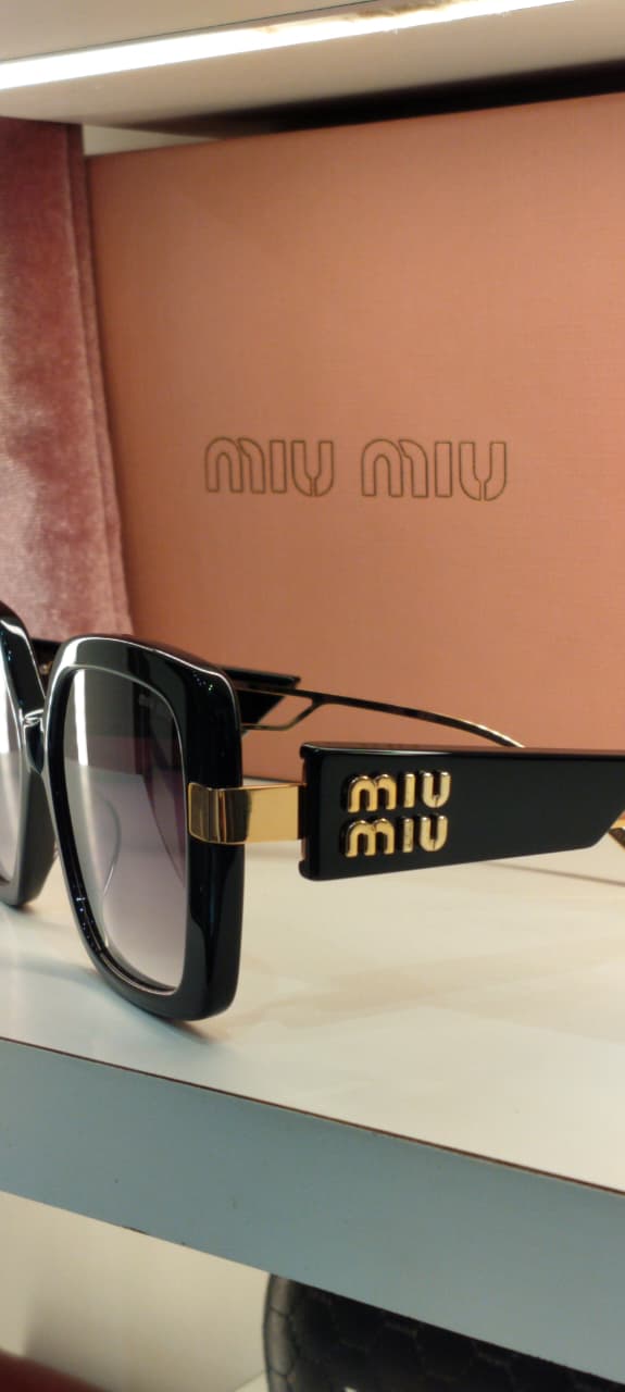MM — Black Gold Gradient Square Sunglasses – Model 6 - actual product 2