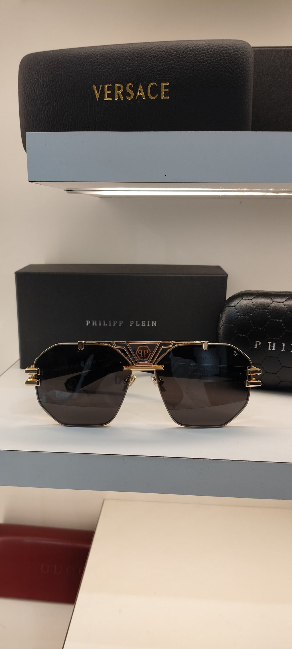 PP — Gold Smoke Navigator Sunglasses – Model 2 - actual product photograph 1